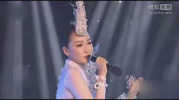  萨顶顶假唱 转话筒(3)图片  萨顶顶假唱 转话筒(3