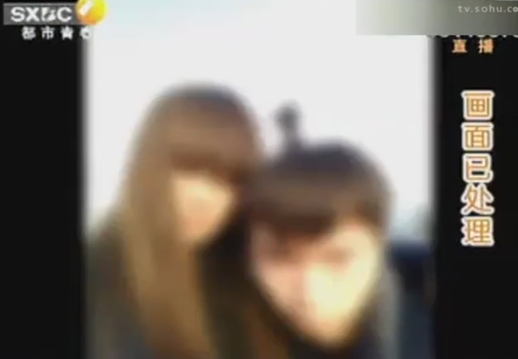 20岁女大学生 宿舍 内 产子 同学帮 接生  产后20天