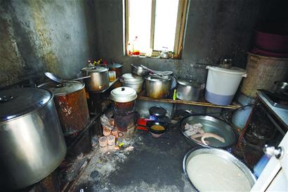 1.5亿选择网上叫外卖 你知道黑餐馆到底有多脏