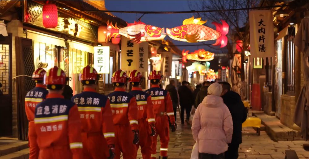 新春走基层丨“火焰蓝”24小时坚守,护万家平安 新春走基层丨“火焰蓝”24小时坚守,护万家平安