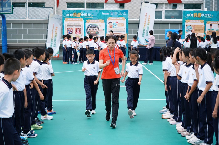 科学赋能体育公益 身心共育少年成长
——2026年体育科普中国行暨“公益体彩 快乐操场”体彩健康公益行活动举行